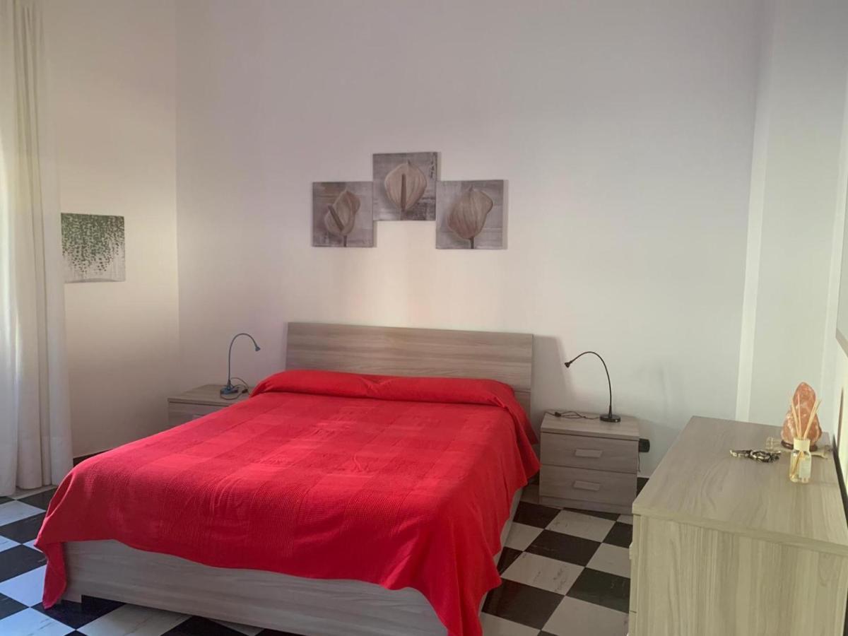 Laura'S House Apartment Cagliari Bagian luar foto